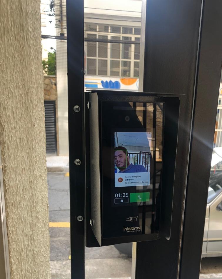 Controle de acesso facial instalado em edifício pela ENT Security